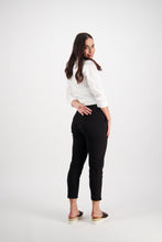 Load image into Gallery viewer, VASSALLI Elastic Waist Drawstring 7/8 Pants - Black