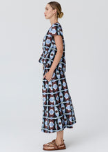 Load image into Gallery viewer, POL THYRA REVERSIBLE TEE
